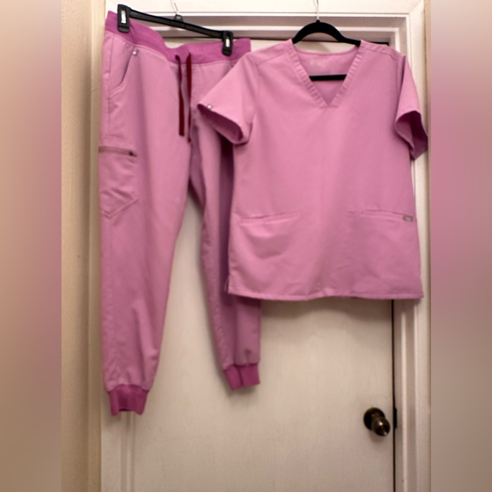 FIGS SCRUB SET SIZE MEDIUM COLOR “ DUSK”